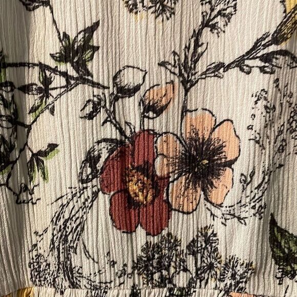 Coco & Jamieson crinkle rayon floral with lace layering blouse M. Lace trim - Picture 3 of 14